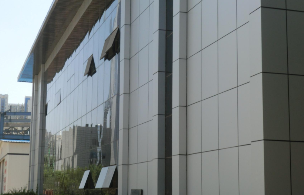 建筑外墻涂刷氟碳漆的主要事項